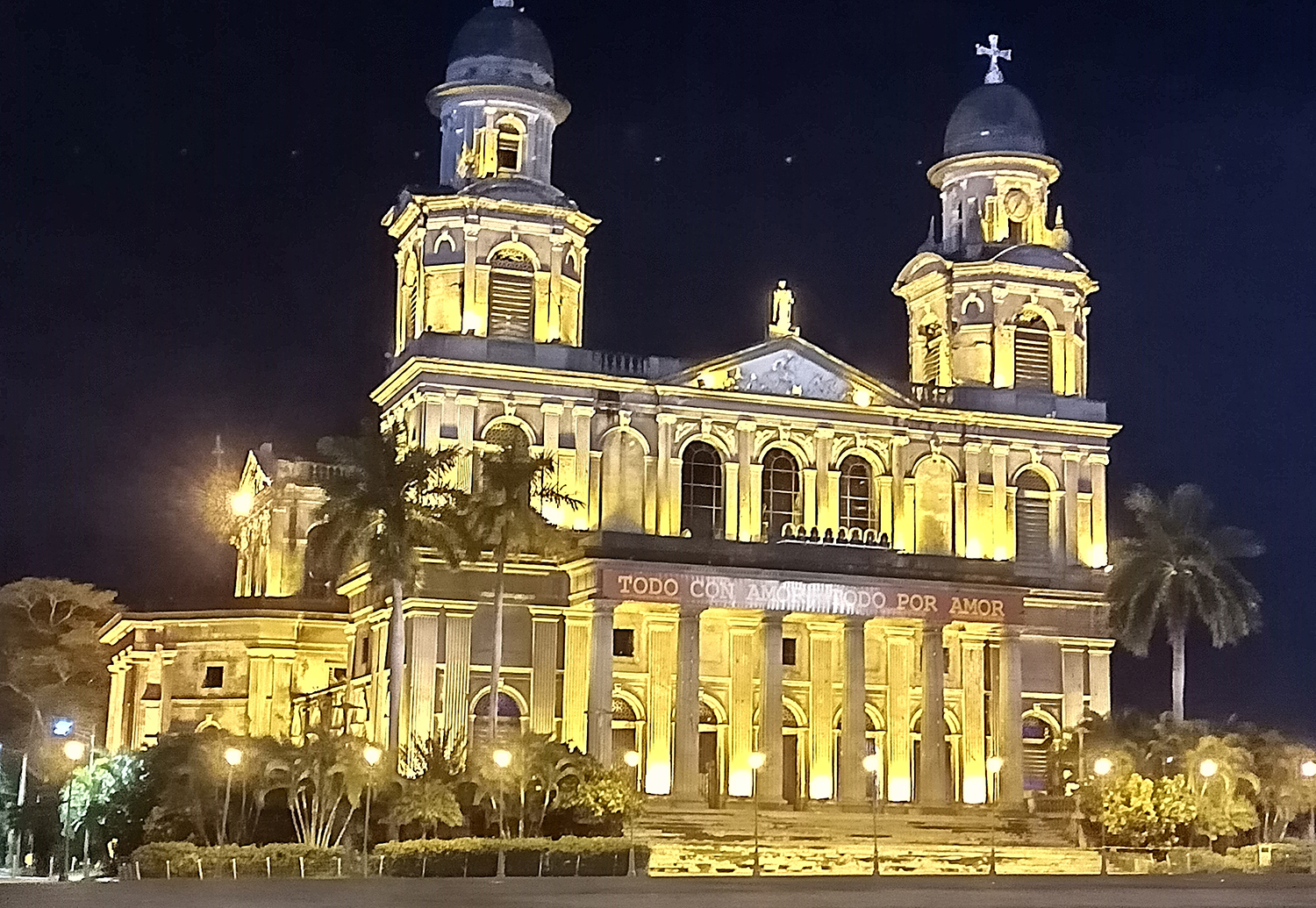 nicaragua-managua-old-cathedral-2